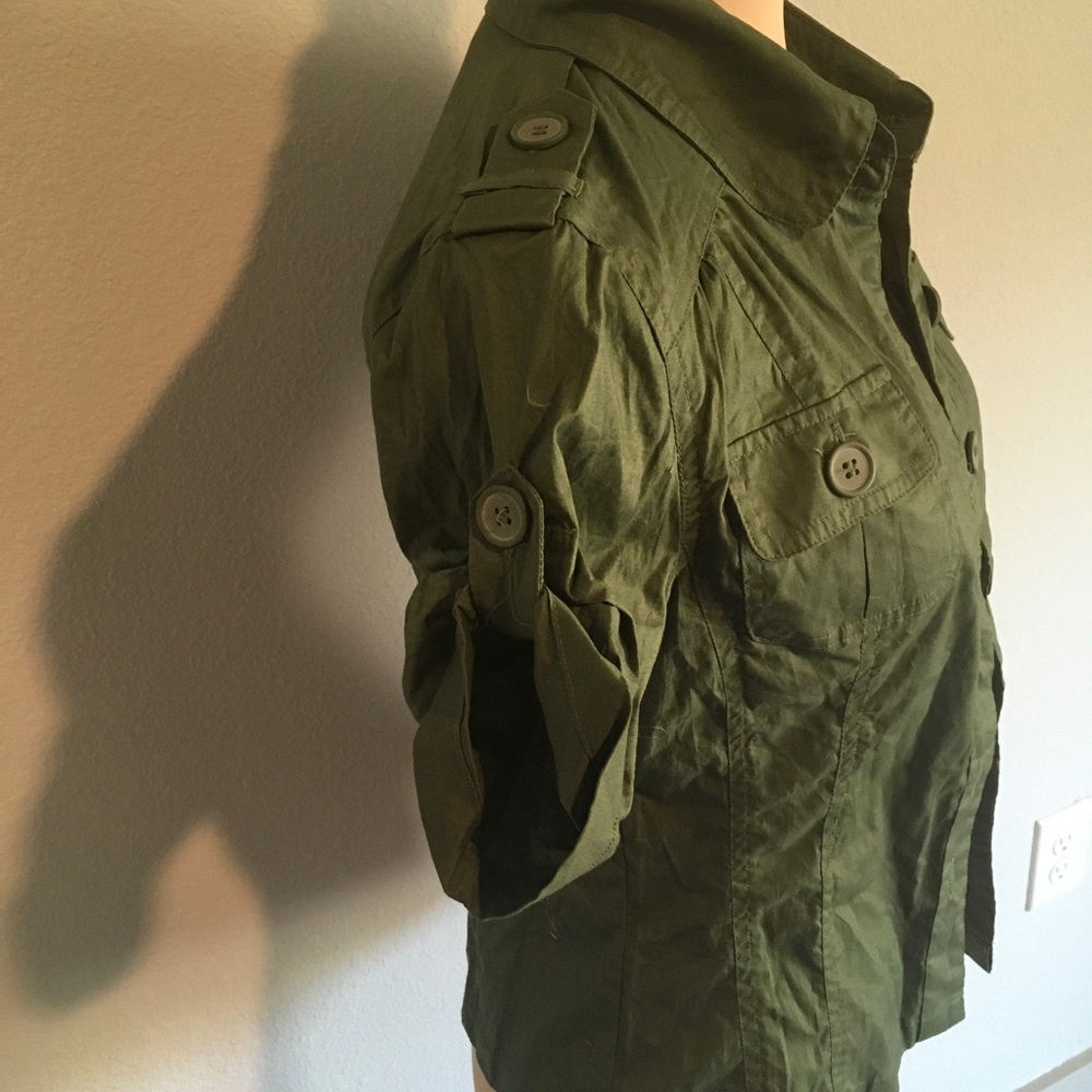 Button up - Picture 2 of 3